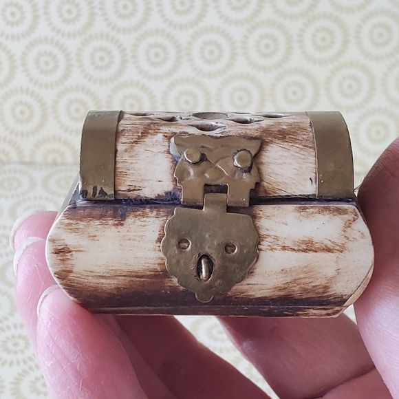 Camel Bone and Brass Vintage Trinket Box - Picture 8 of 11